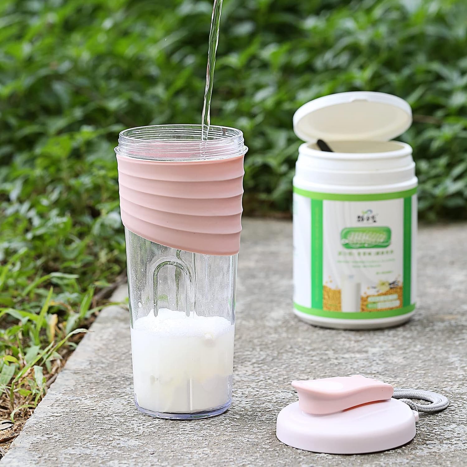 Shaker Bottle for Protein Mixes，24 oz，Protein Shaker Bottles with Whisk Ball, Mixer Bottle, Protein Bottle,Portable Pre Workout Whey Protein Drink Shaker Cup，Pink